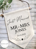 Mr & Mrs Flag, Pennant